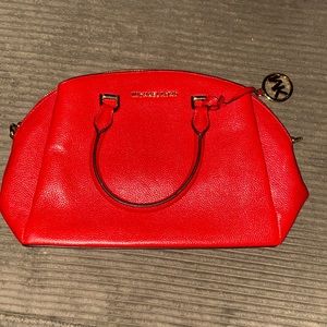 I’m selling a Micheal Kors bag for $250, looks cute, and old fashioned.